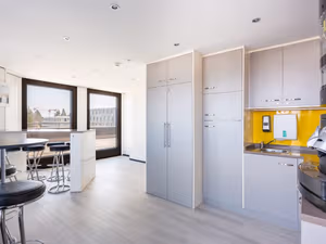 40 Person Private Office