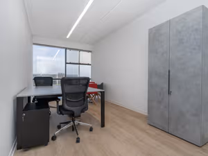 7 Person Private Office