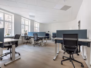 1 Person Coworking Desk