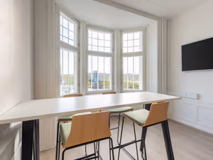 1 Person Private Office