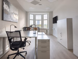 4 Person Private Office