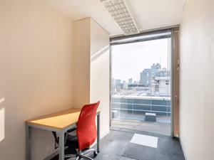 40 Person Private Office