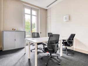 4 Person Private Office