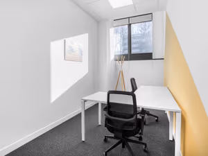 4 Person Private Office