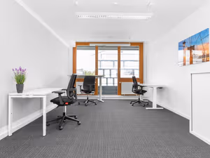 3 Person Private Office