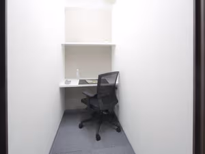 4 Person Private Office