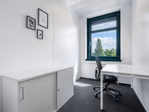 3 Person Private Office
