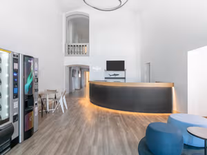 25 Person Private Office