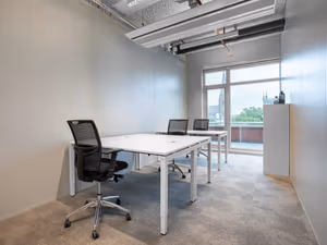 15 Person Private Office