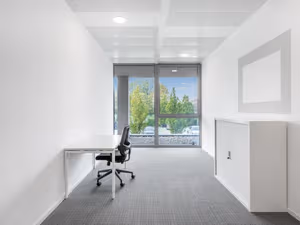 7 Person Private Office