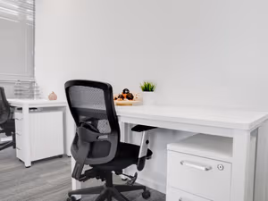 7 Person Private Office