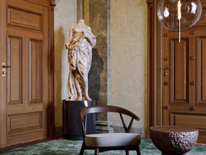25 Person Private Office
