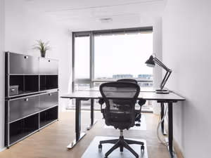 25 Person Private Office