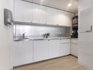 7 Person Private Office