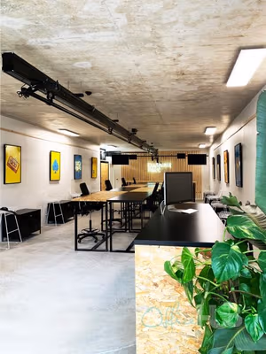 4 Person Shared Office