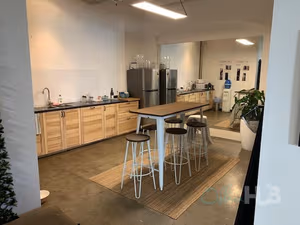 4 Person Shared Office