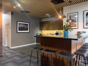 4 Person Shared Office