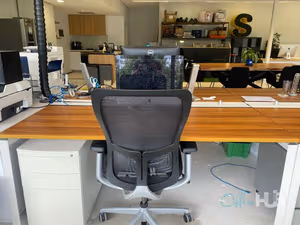 1 Person Shared Office