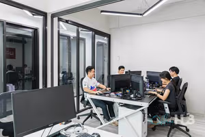 4 Person Private Office