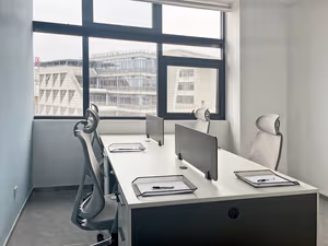 10 Person Private Office