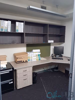 4 Person Shared Office