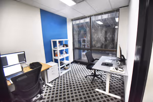 10 Person Sublet Office