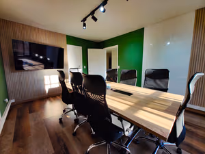 4 Person Shared Office