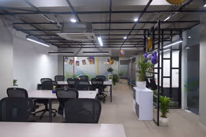 8 Person Coworking Desk