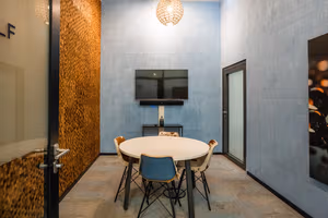 8 Person Coworking Desk