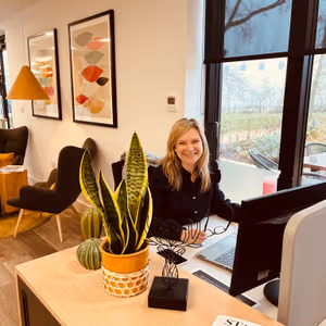 1 Person Coworking Desk