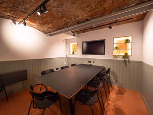 32 Person Private Office