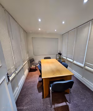 5 Person Private Office