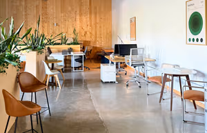 16 Person Coworking Desk
