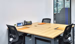 4 Person Coworking Desk