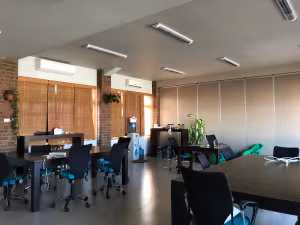 4 Person Coworking Desk