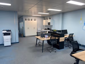 6 Person Coworking Desk