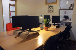 4 Person Coworking Desk