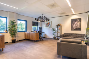 27 Person Private Office