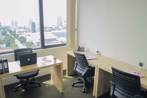 4 Person Private Office