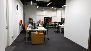 4 Person Shared Office