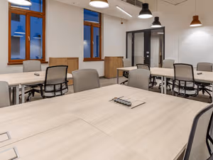 11 Person Coworking Desk