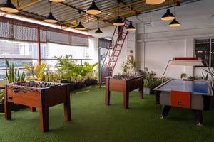 8 Person Coworking Desk