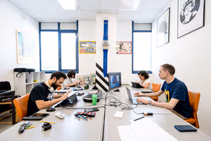 1 Person Coworking Desk