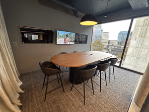 7 Person Shared Office