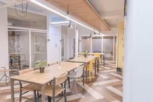 4 Person Coworking Desk