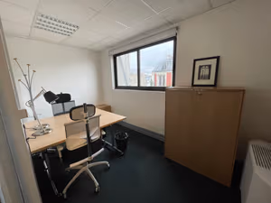 30 Person Private Office