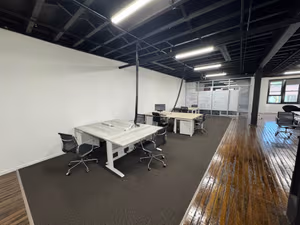 6 Person Shared Office