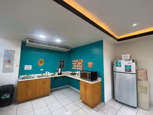 9 Person Private Office