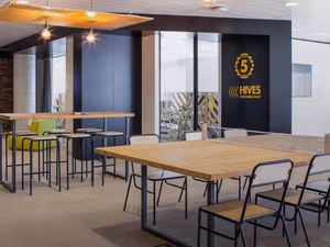 4 Person Coworking Desk