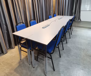 16 Person Coworking Desk